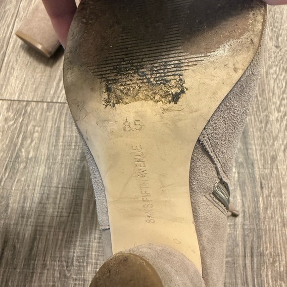 Saks Fifth Avenue Women’s Beige Suede Booties Size 8.5 - Picture 7 of 8